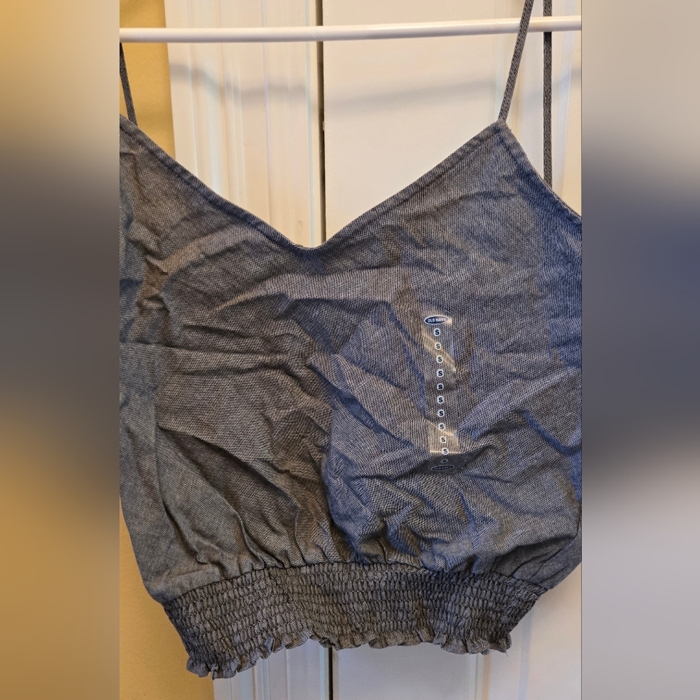 Old Navy Grey Spaghetti Straps Crop Perfect Summer Top Size Small - Picture 2 of 3